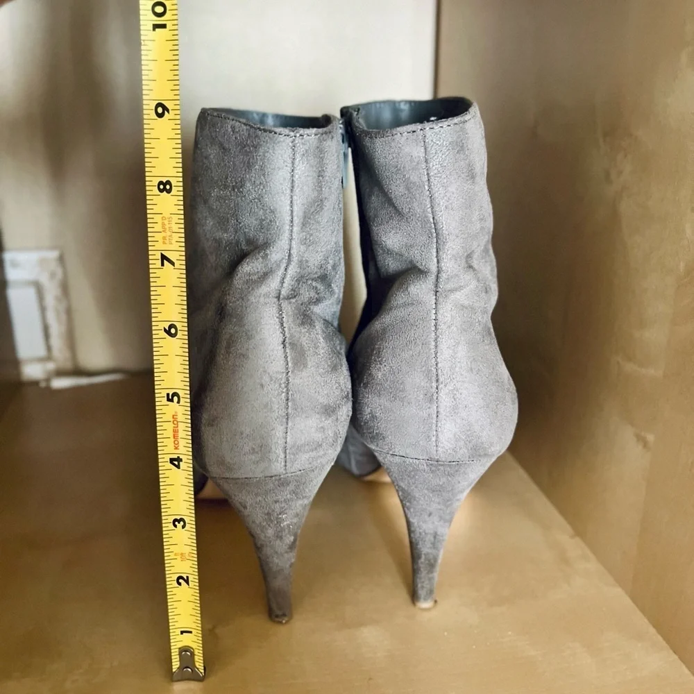 Carlos by Carlos Santana Mandarin Booties Gray Faux Suede Pointed Toes size 11 - Picture 5 of 10